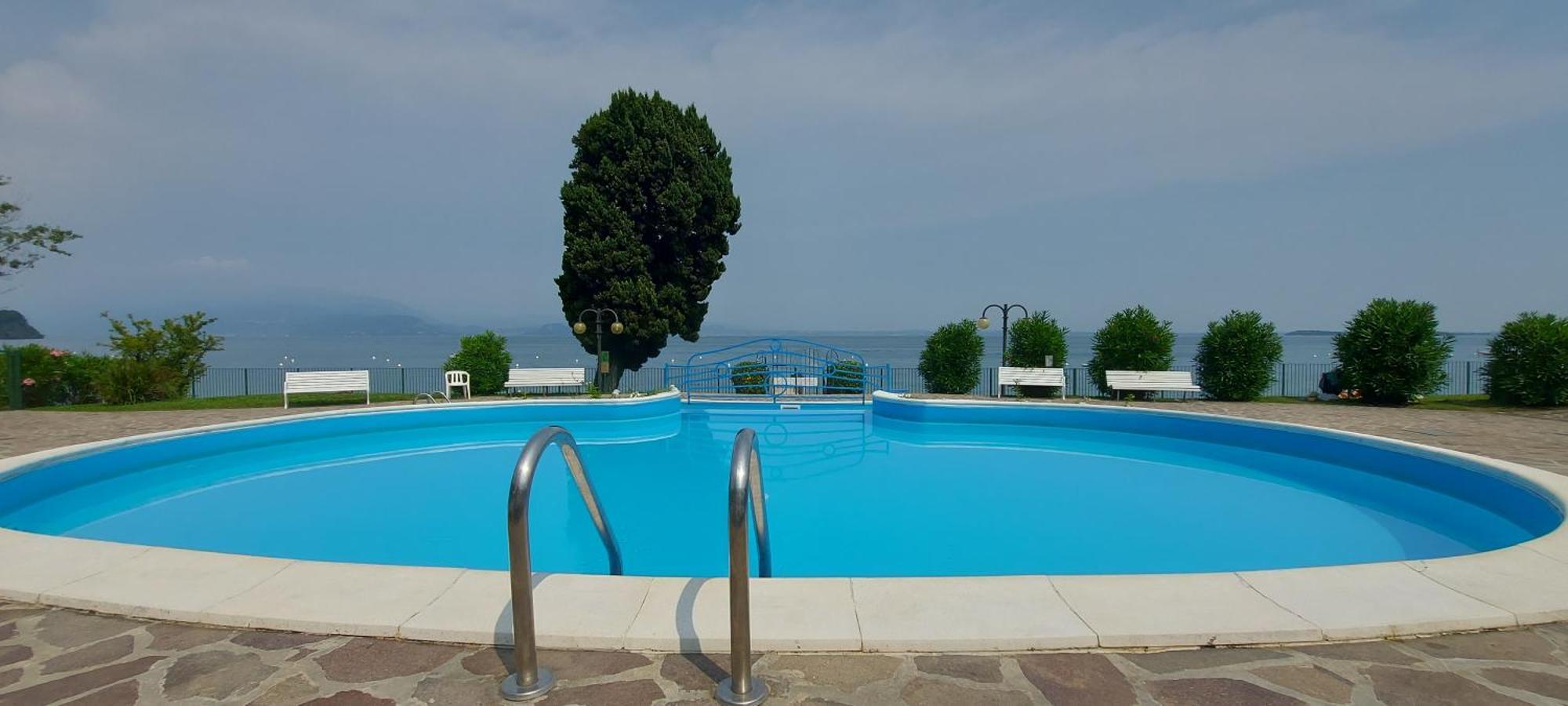 Hotel Florence Манерба дел Гарда Стая снимка