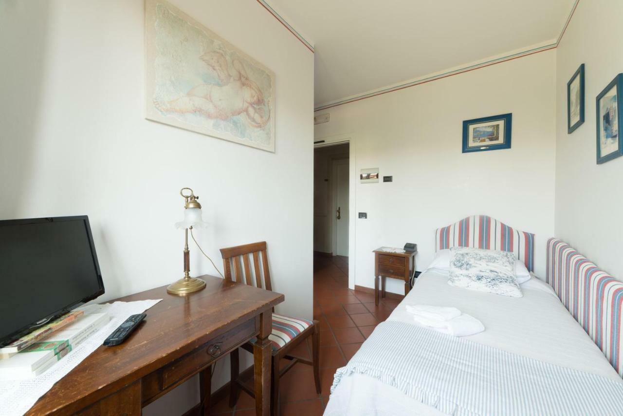 Hotel Florence Манерба дел Гарда Екстериор снимка